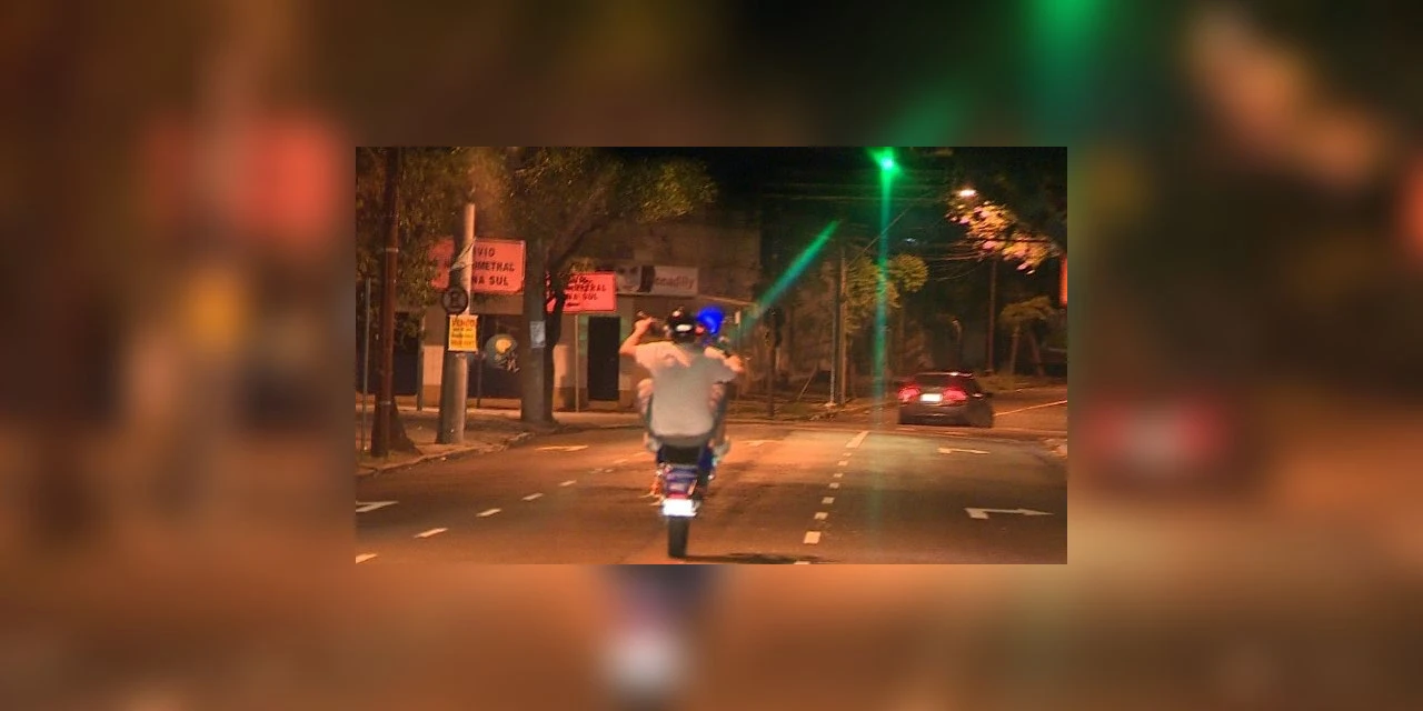 PM flagra motociclista fazendo manobras perigosas que tem motocicleta apreendida