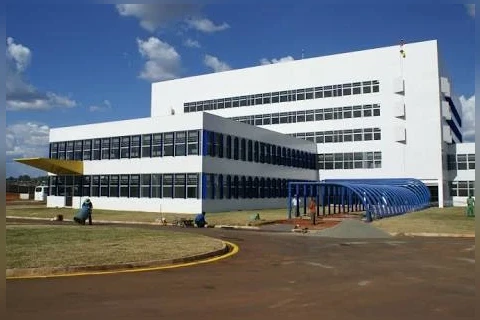 Criança que se afogou em piscina morre no hospital