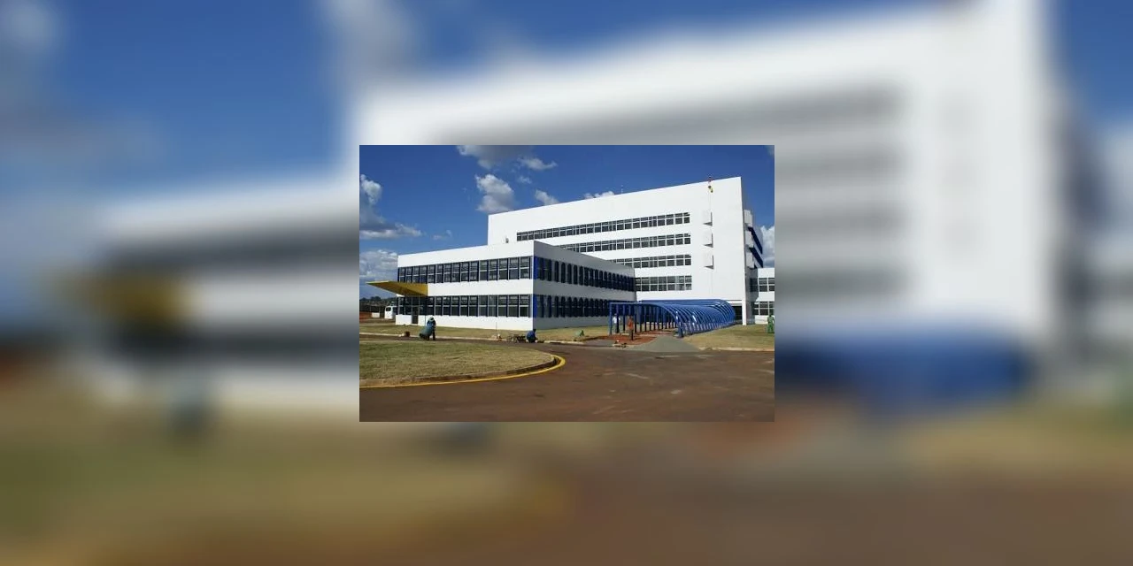 Criança que se afogou em piscina morre no hospital