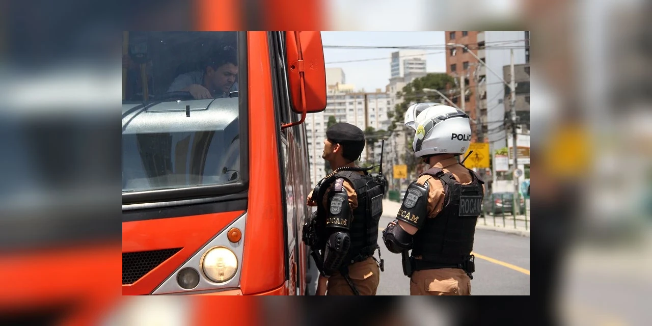 Após denuncia, PM apreende drogas com dois jovens que seguiam para Ipiranga