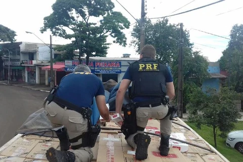 PRF apreende carga de cigarro avaliada em R$ 1,5 milhão no Paraná