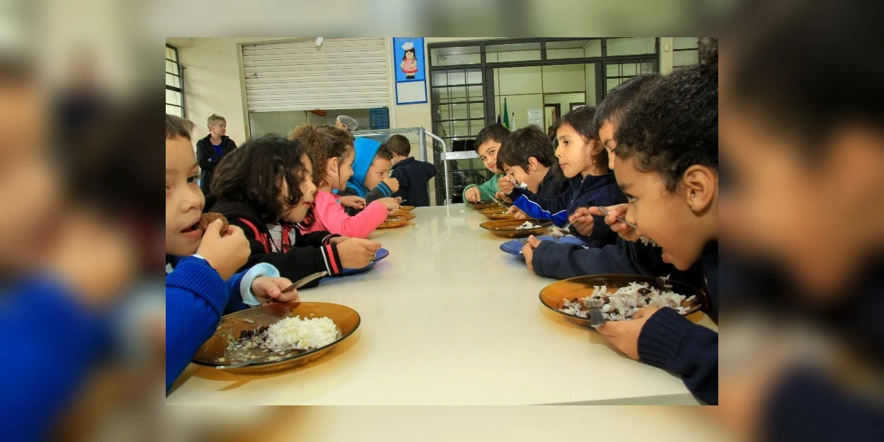 Escolas públicas municipais voltaram às aulas nesta segunda-feira (04)
