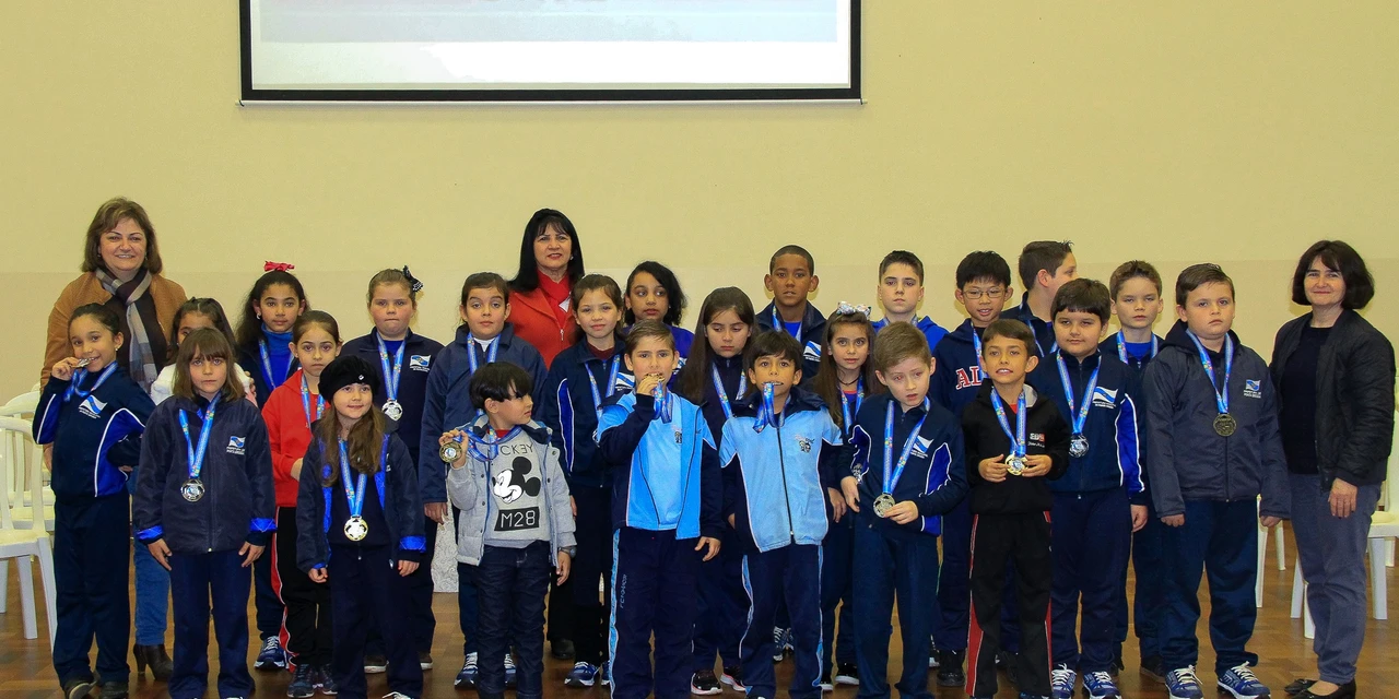 Vencedores da Maratona Intelectual  dos XXXIV JEM recebem premiação