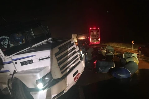 Caminhoneiro morre atropelado ao atravessar rodovia em PG