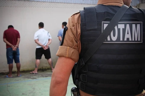 Polícia desarticula quadrilha de tráfico e prende seis policiais