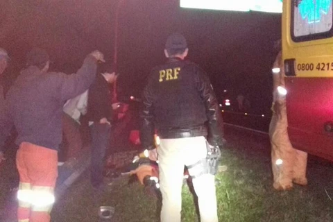 Motociclista é atingido por veiculo desgovernado em Tibagi; motorista do carro fugiu