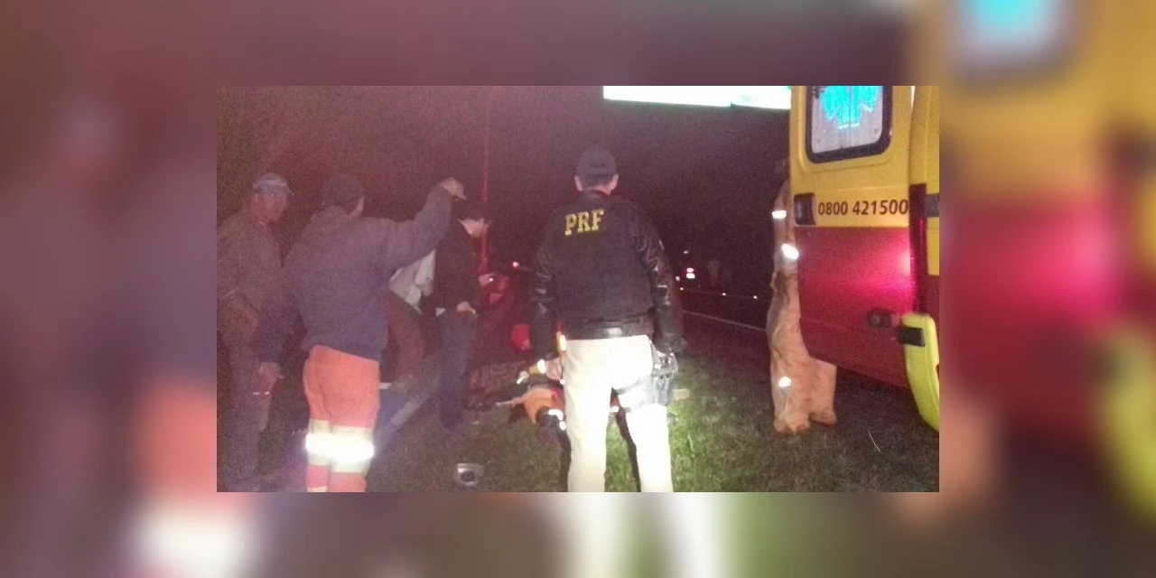 Motociclista é atingido por veiculo desgovernado em Tibagi; motorista do carro fugiu