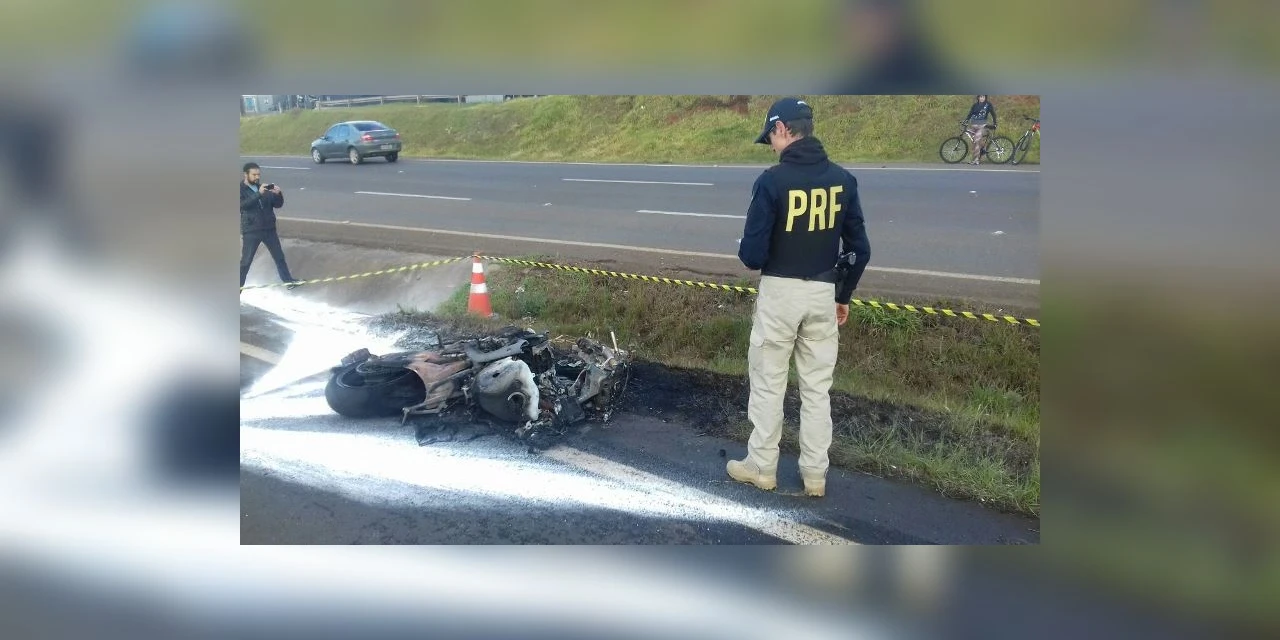 PRF atende acidente envolvendo três motociclistas com duas vítimas graves
