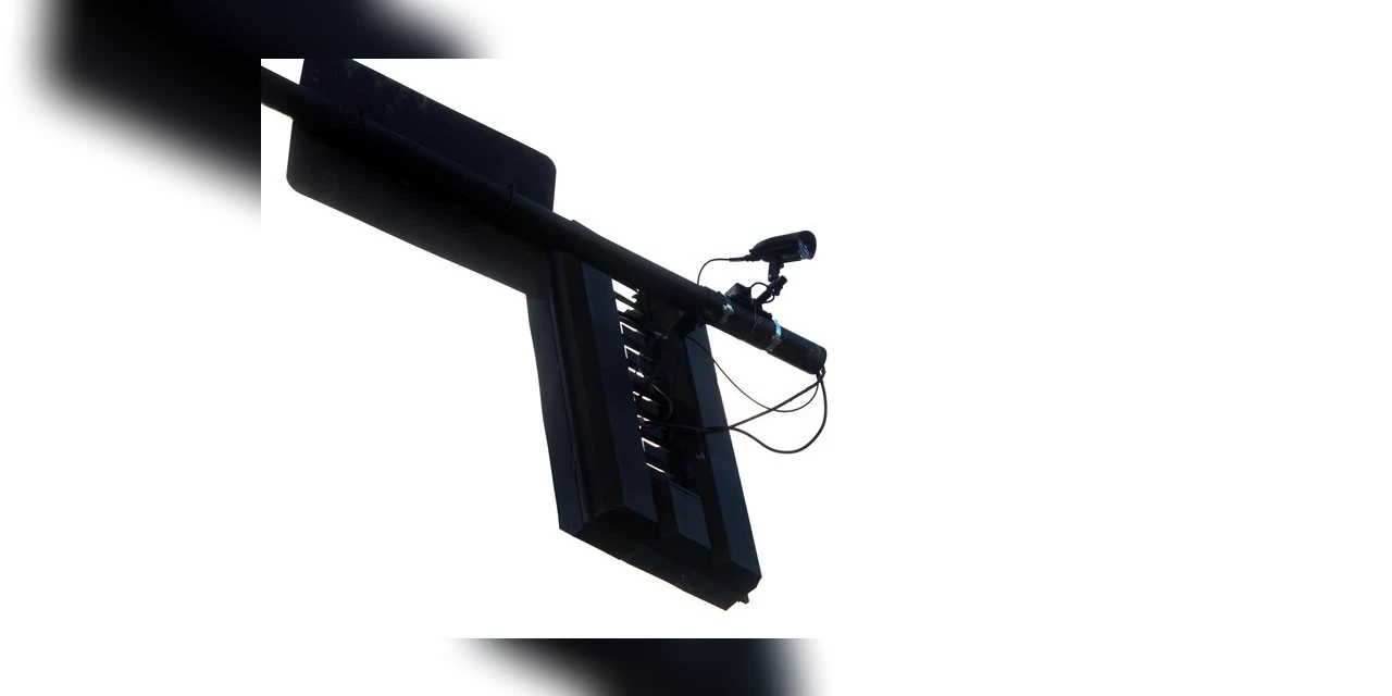 Controle de tráfego inteligente terá câmera nos semáforos de PG