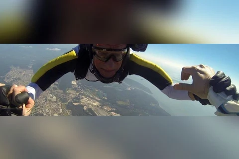 Paraquedista de 70 anos morre após salto no litoral do Paraná