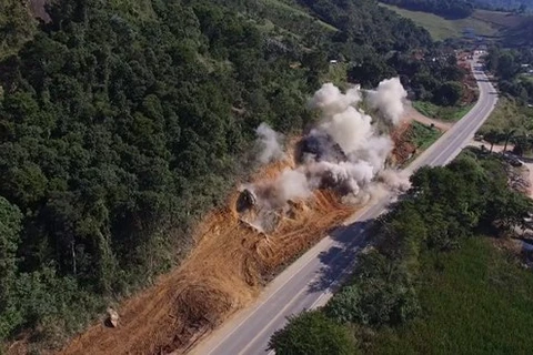 Detonação de rochas bloqueia BR-376 por 1 hora na terça (26)