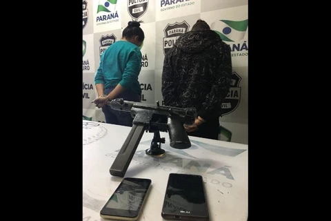 Casal é preso com submetralhadora na rodoviária de PG