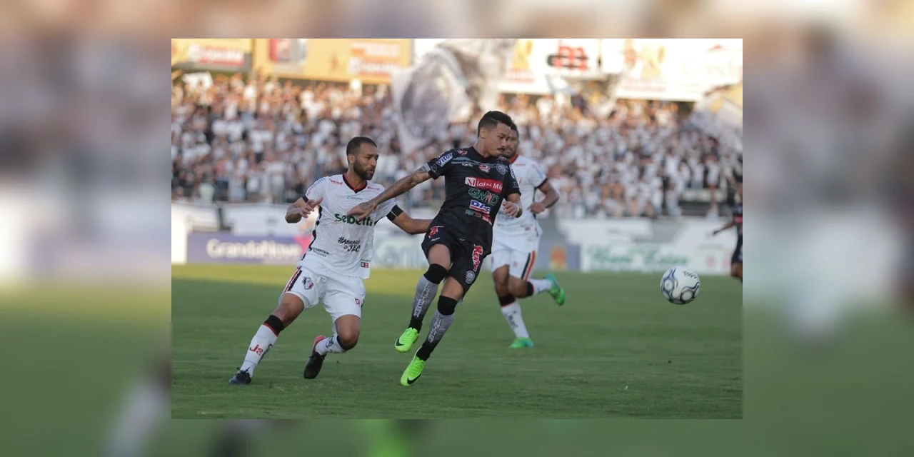 Olha o Fantasma! OFEC venceu o Joinville e continua líder da Serie C