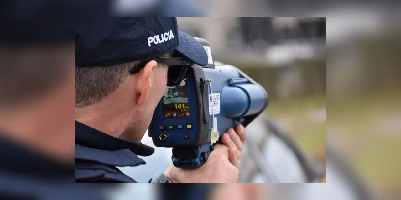 PRF flagra 5,9 mil veículos acima da velocidade durante o feriado no Paraná