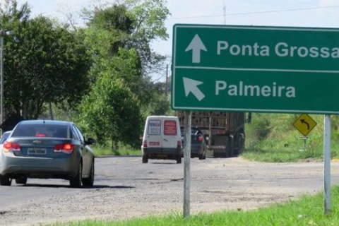 Buraqueira em rodovia entre Ponta Grossa e Palmeira gera protesto