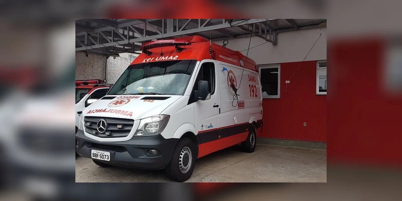 Motorista foge após colidir contra ambulância do Samu; paciente transportado morreu