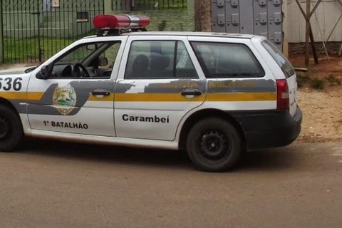 Homem corta mangueira de botijão de gás e ameaça mulher e policiais em Carambeí
