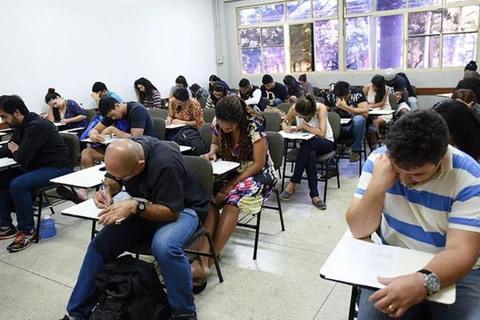 Encceja é aplicado neste domingo em 611 municípios brasileiros