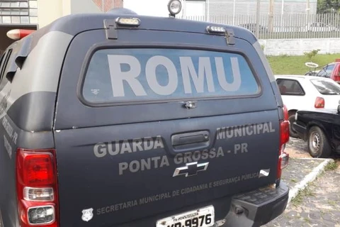 Romu prende foragido da justiça no estacionamento do Shopping Popular.