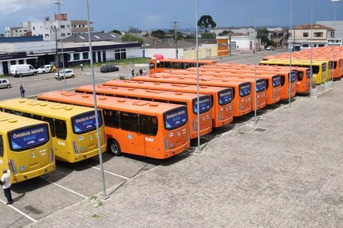 Prefeitura e VCG entregam 31 novos ônibus para transporte coletivo