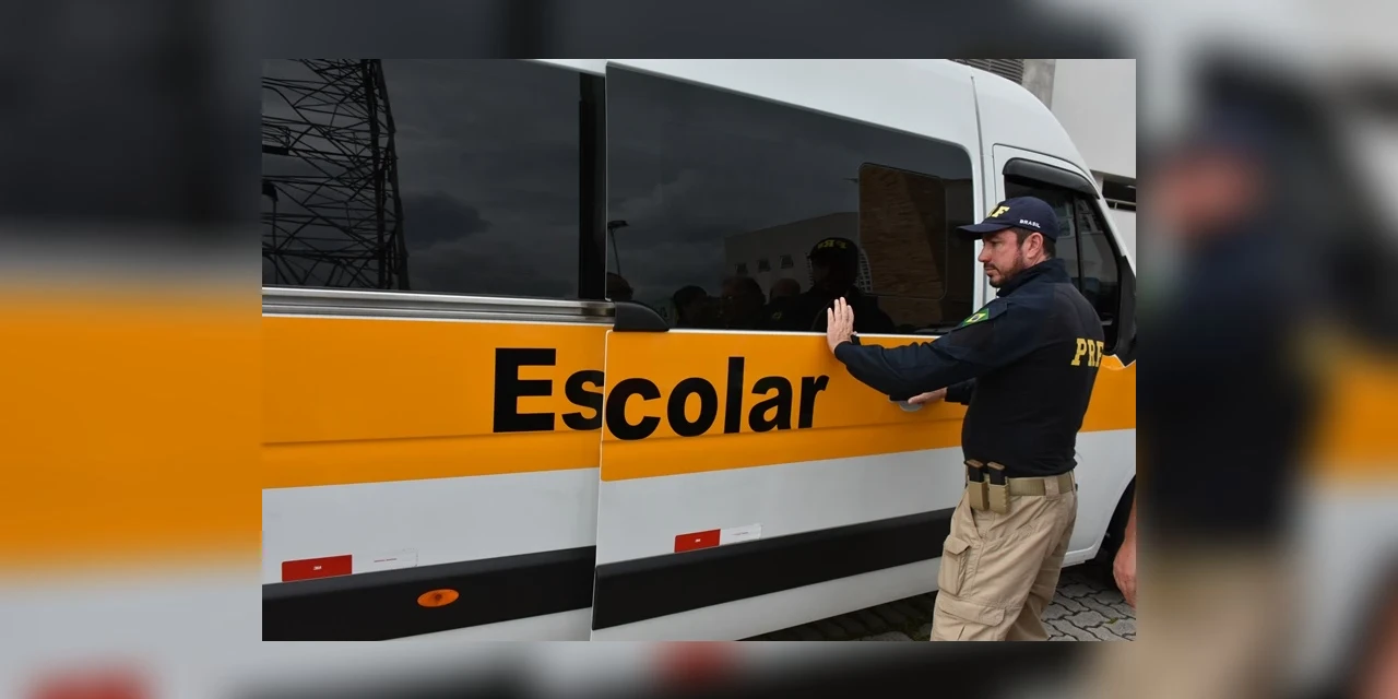 PRF realiza fiscalização no transporte escolar antes da volta as aulas