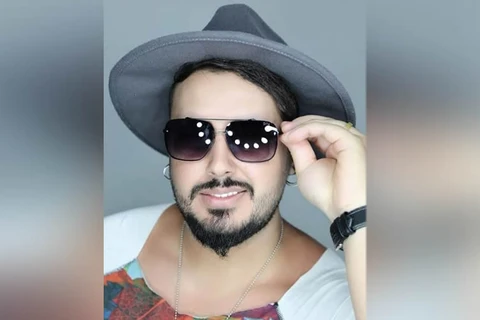 Cantor morre depois de bater motocicleta contra poste em Cuiabá