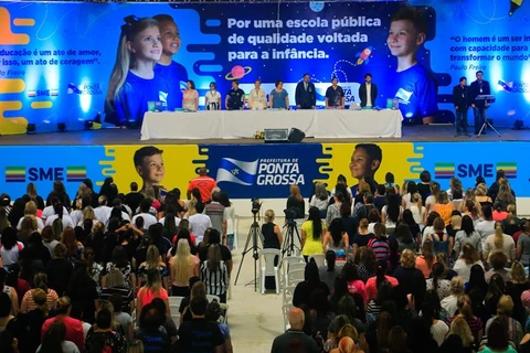 Prefeitura reúne 2,6 mil professores para planejamento de volta as aulas