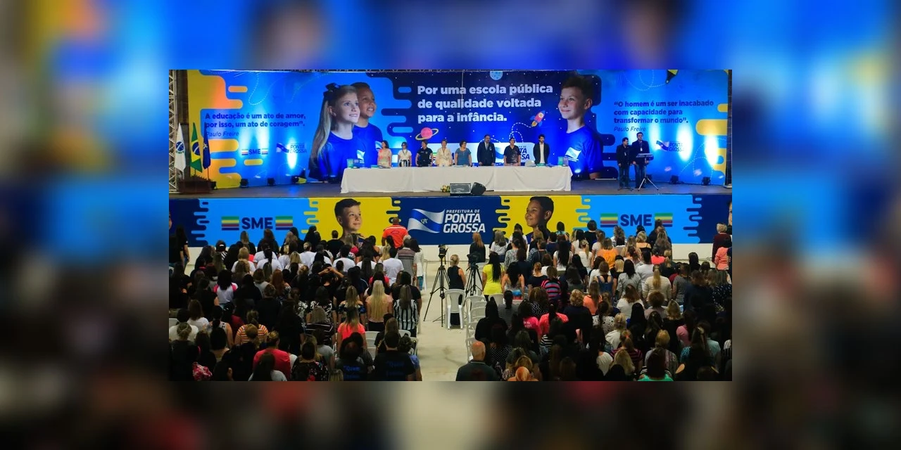 Prefeitura reúne 2,6 mil professores para planejamento de volta as aulas