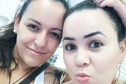 Presas, suspeitas de matar família carbonizada gritam juras de amor