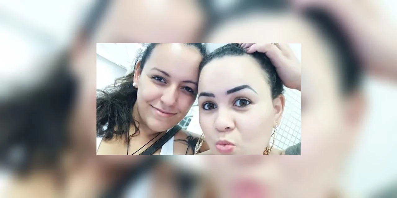 Presas, suspeitas de matar família carbonizada gritam juras de amor