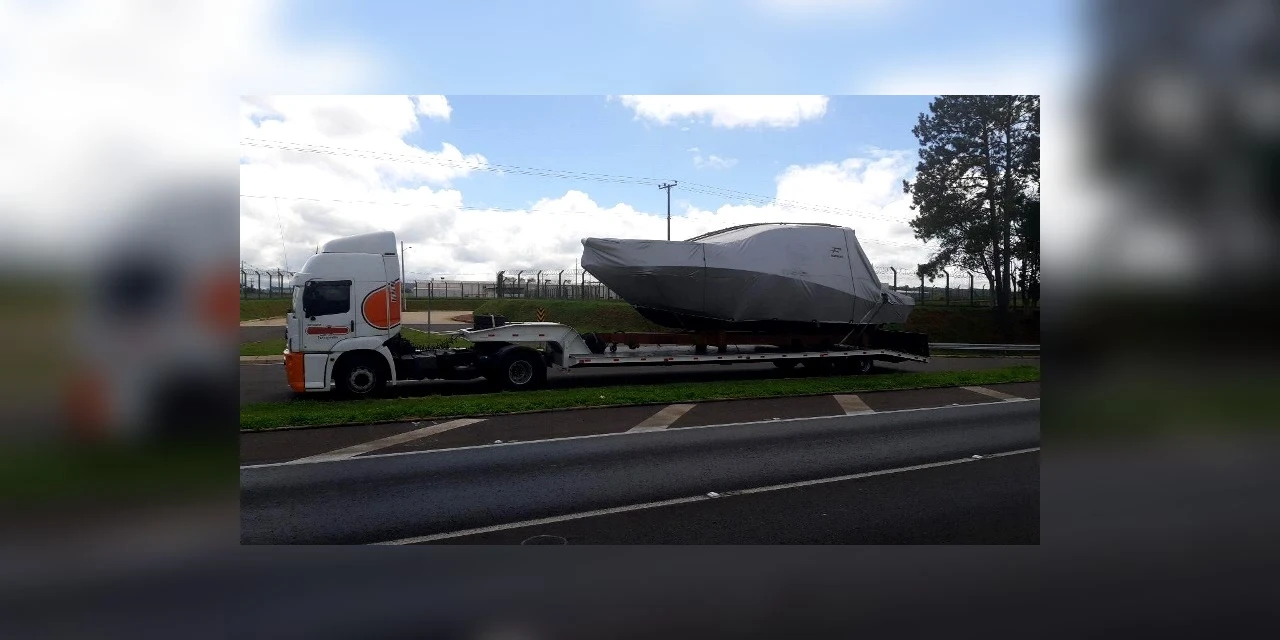 Lancha é apreendida em PG por transporte irregular