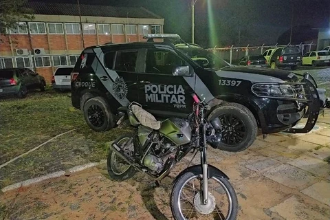 Dupla é detida com droga e motocicleta adulterada em PG