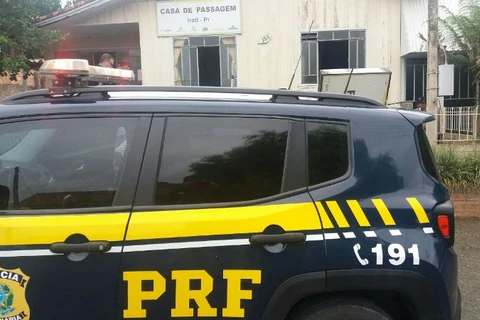 PRF resgata passageiro de ônibus que teve um surto psicótico durante a viagem