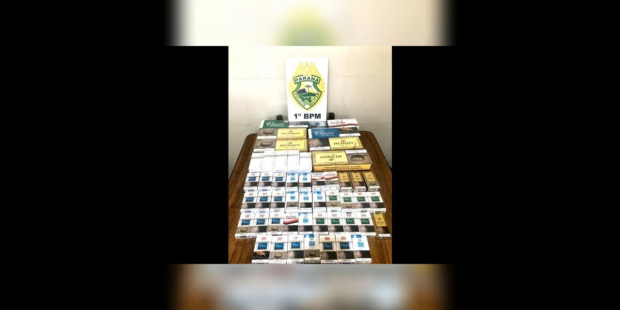 PM encontra bolsas abandonadas no centro com mais de 200 carteiras de cigarros do Paraguai