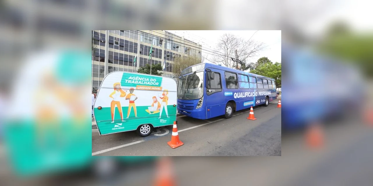 Ônibus da Qualificação Profissional vai ofertar cursos de aperfeiçoamento em frente à Agência do Trabalhador