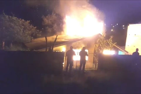 Briga de casal termina com casa incendiada na madrugada