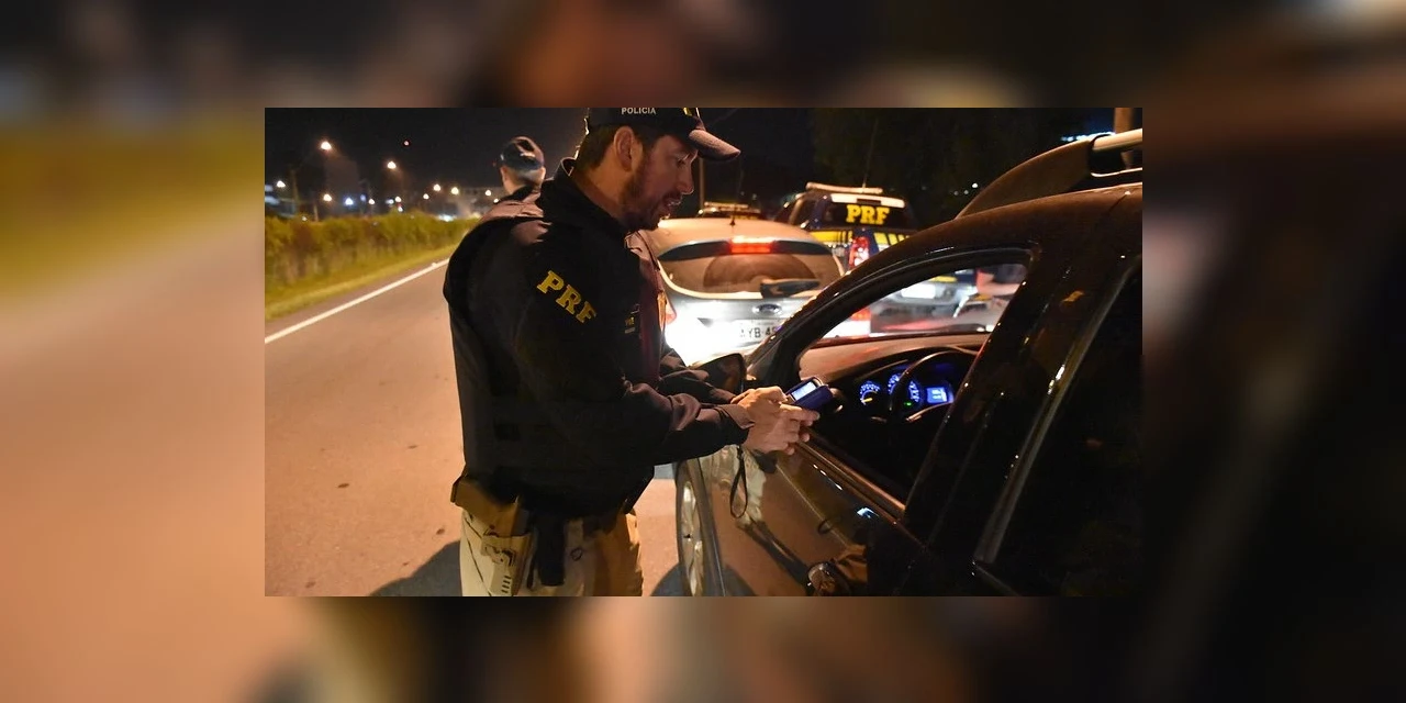 PRF flagra um motorista bêbado por hora durante o Carnaval no Paraná