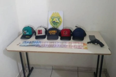 Dupla é detida após assalto a estabelecimento comercial com arma de brinquedo