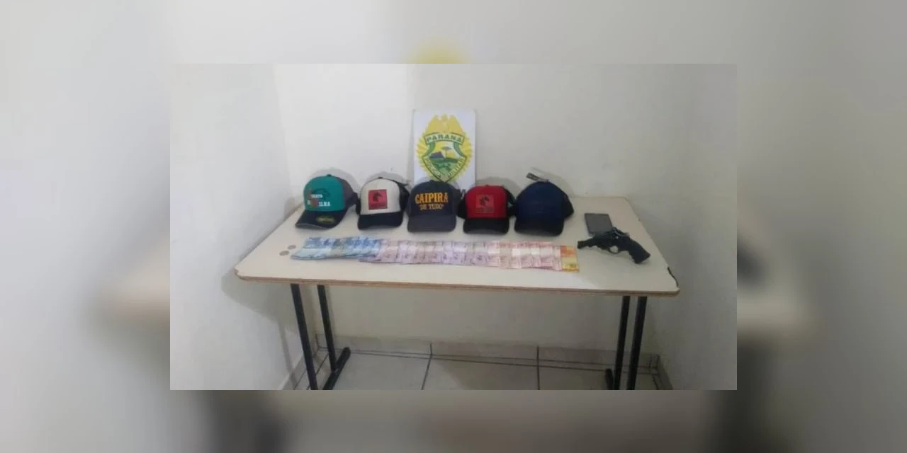 Dupla é detida após assalto a estabelecimento comercial com arma de brinquedo