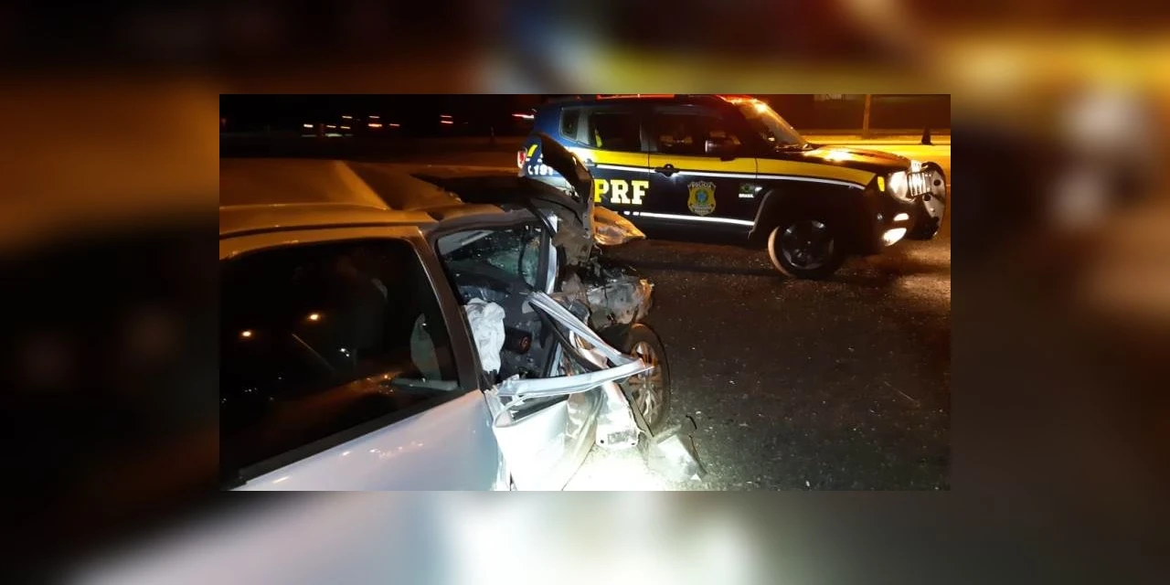 Colisão traseira na BR-376 deixa quatro pessoas com ferimentos