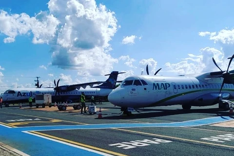 Imagem de avião da Azul e VoePass juntos no aeroporto Sant’Ana chama atenção de internautas