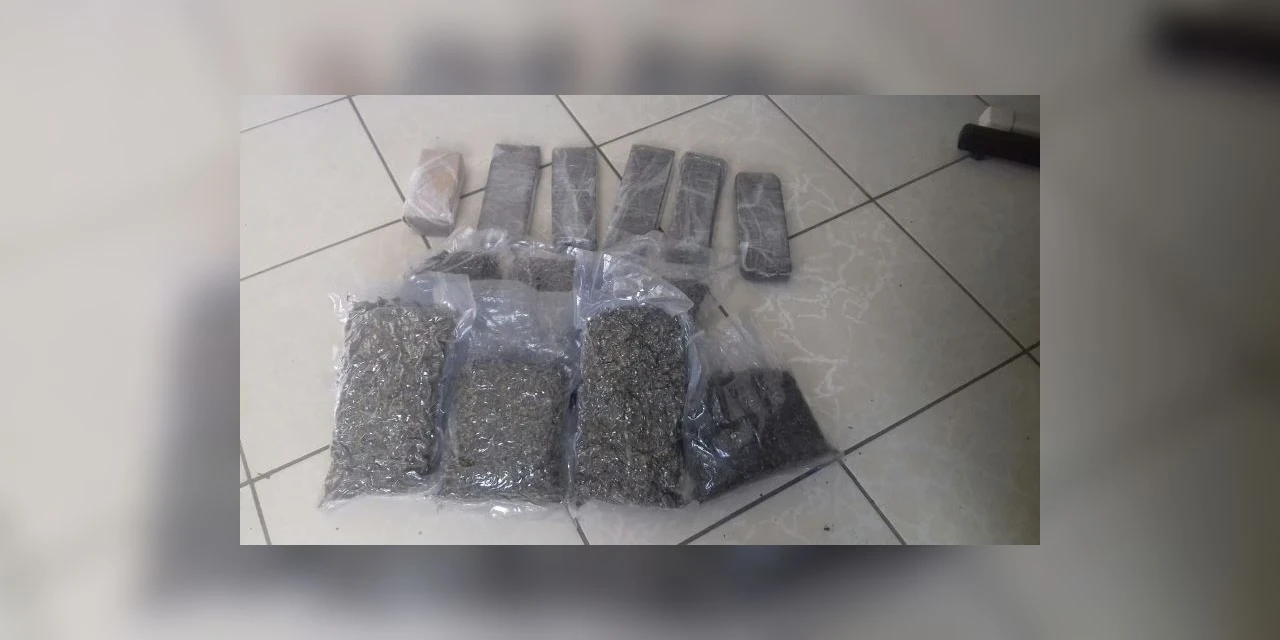 Dupla é detida com mais de 11 kg de maconha após furar bloqueio policial em Palmeira