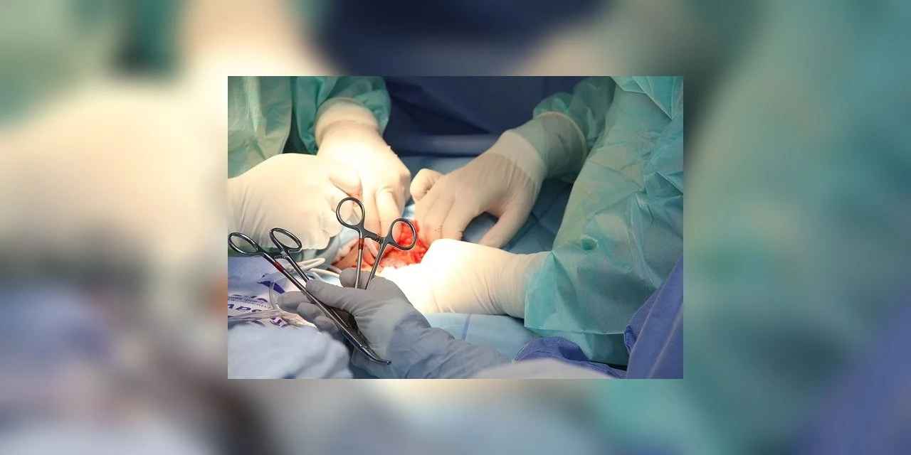 Médico é denunciado por corrupção passiva após cobrar R$ 3 mil de paciente para fazer cirurgia custeada pelo SUS