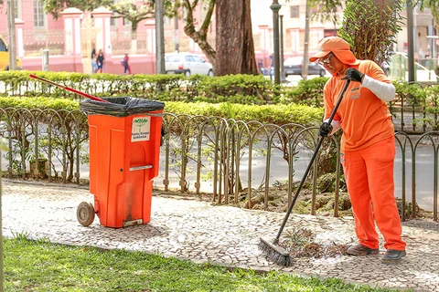 Conheça a origem do nome ‘Margaridas’ para as profissionais da limpeza urbana