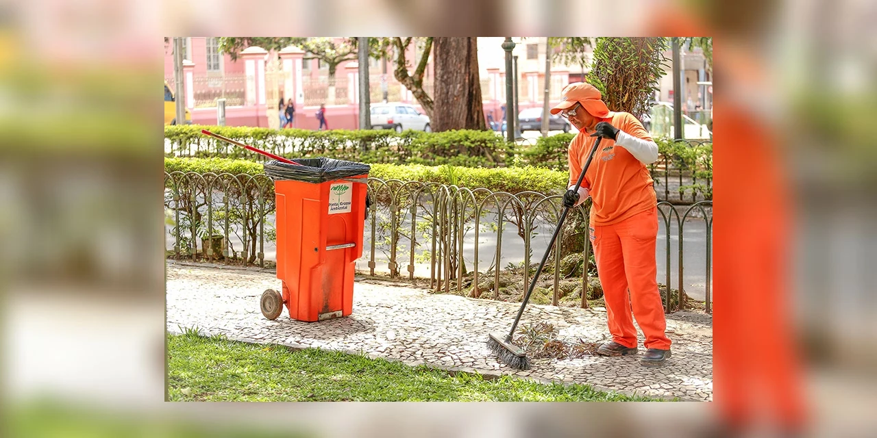 Conheça a origem do nome ‘Margaridas’ para as profissionais da limpeza urbana