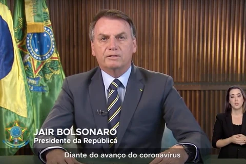Bolsonaro afirma que não ha motivo para panico durante pronunciamento sobre coronavírus