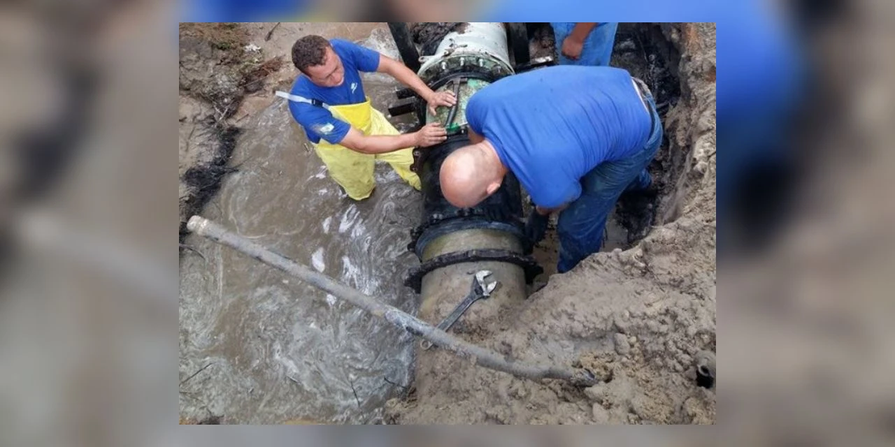 Adutora rompe e deixa bairros de PG sem água no sábado e manha de domingo