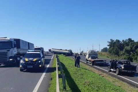 Pais de vereador de Curitiba sofrem lesões graves em acidente na BR-376