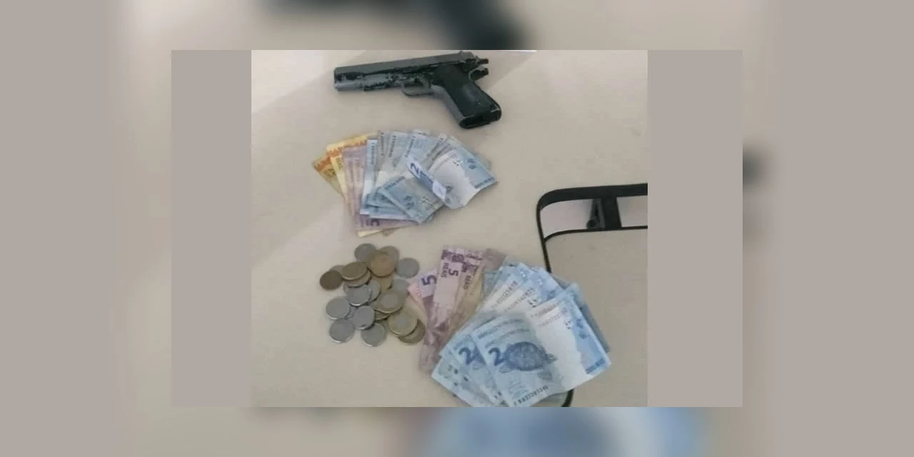 Dupla é detida após roubo em posto de combustível na região