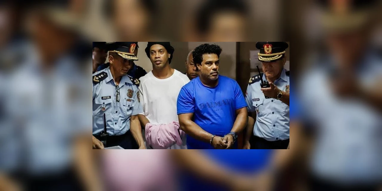 Ronaldinho Gaúcho e irmão seguem presos e proibidos de receberem visitas